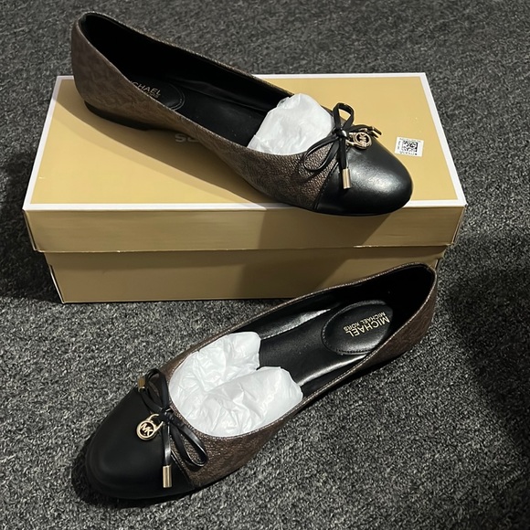 MICHAEL KORS FLATS - Picture 1 of 3